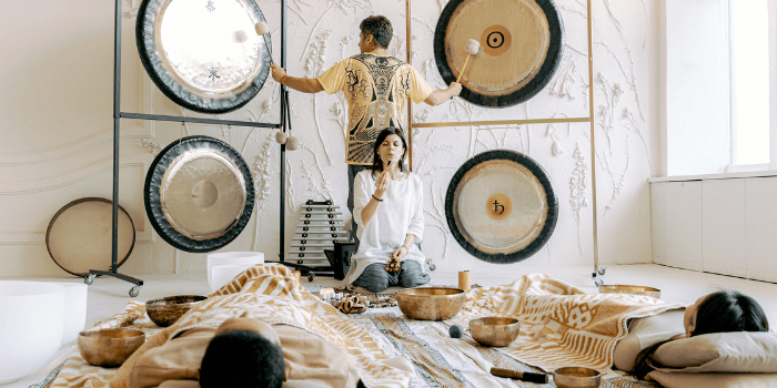 Soundbath session with neutral indoor environment.